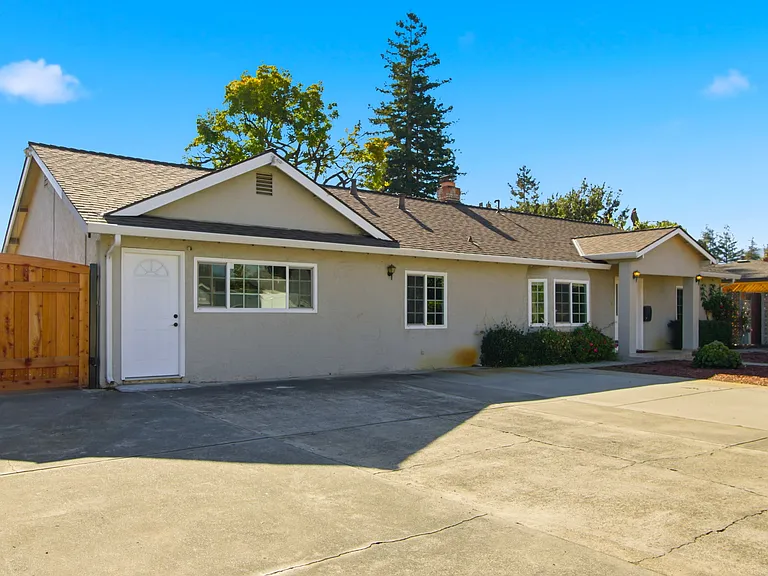 12610 Paseo Flores — Photo 2