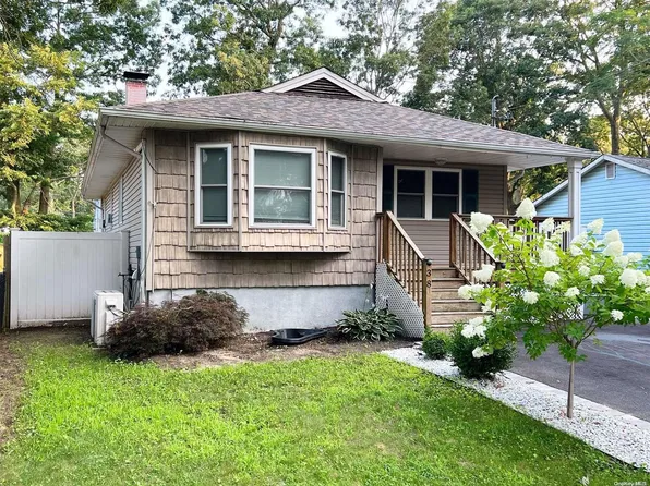 38 Bedford Avenue, Mastic, NY 11950