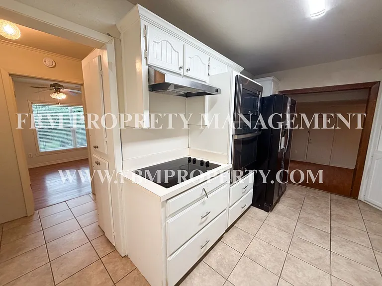 1526 E FM 813 — Photo 15