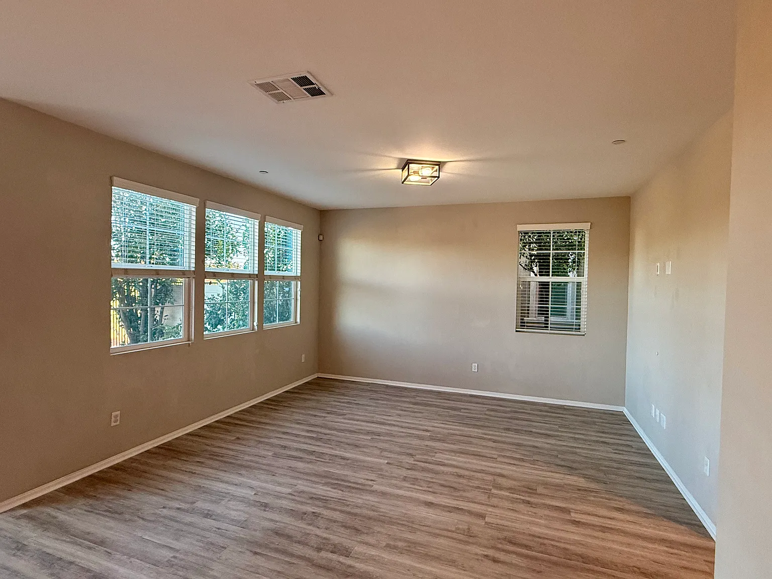3 bed, 1905 sqft, $3,100 — Photo 3