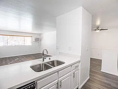 1 bed, 750 sqft, $2,100 — Photo 3