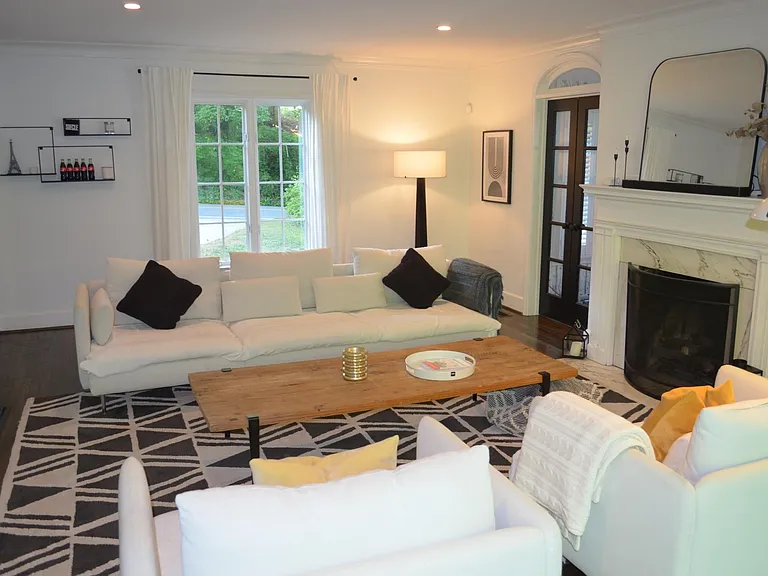 3825 Peachtree Dunwoody Rd NE — Photo 6