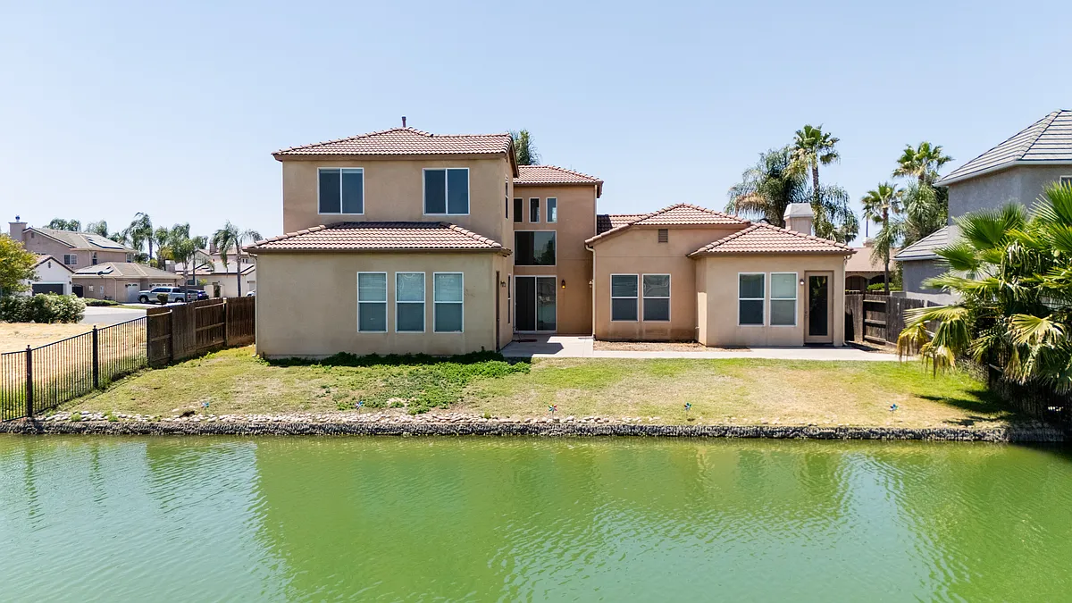Building Photo - 8185 Lakeshore Dr