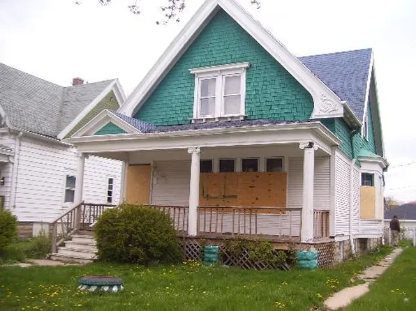 711 Summit Ave, Waukesha, WI 53188