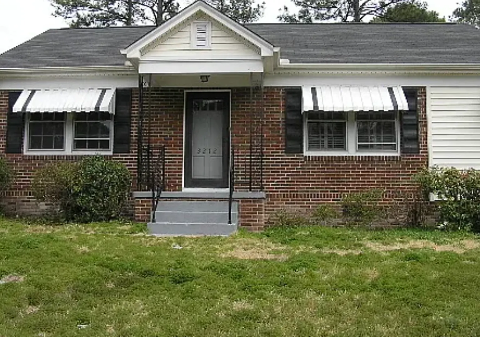 Charming 3-Bed Home in Forest Acres Spacious & Conveniently Located! — Photo 2