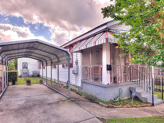 3rd image of 1821 Caffin Ave