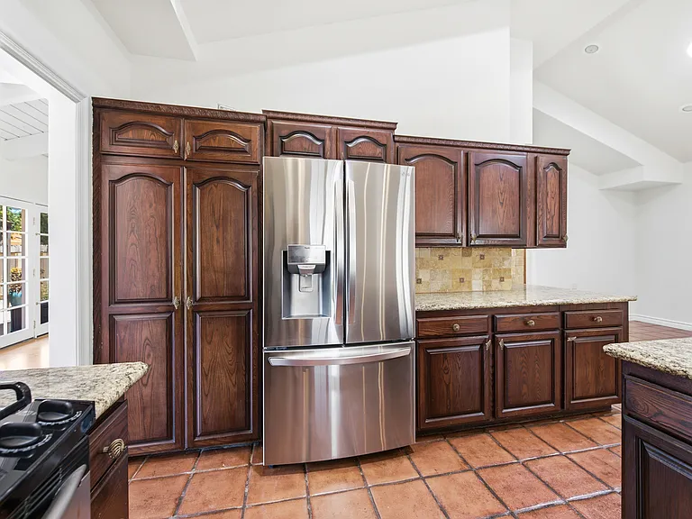 1090 Elfstone Ct — Photo 15