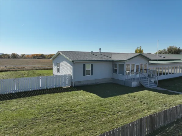 930 Division St E, Choteau, MT 59422
