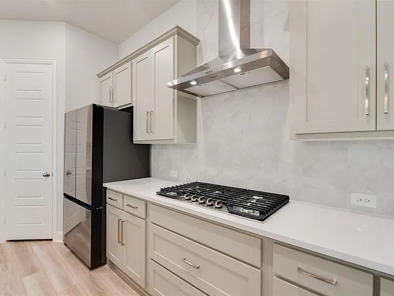 7009 Sunset Blvd — Photo 12