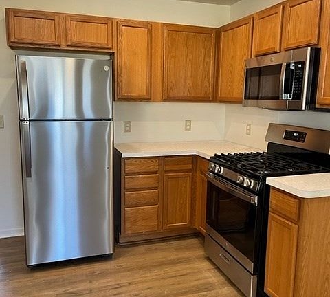 3rd image of 207 W Dekalb Dr