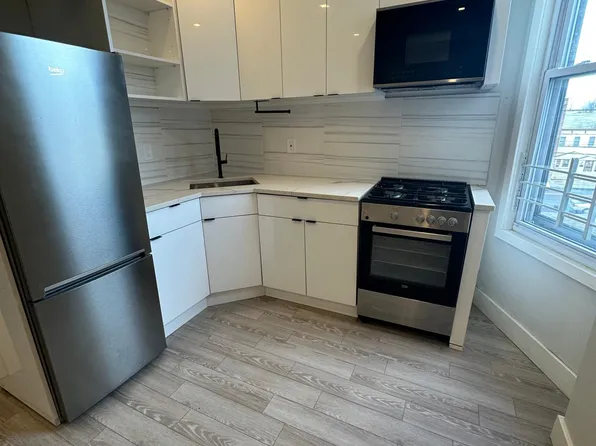 88 Wallis Ave APT 3, Jersey City, NJ 07306