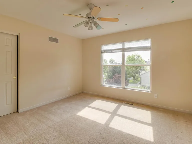2nd bedroom with closet