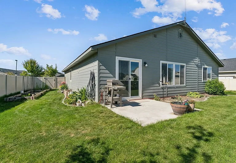8316 E Conant St — Photo 32