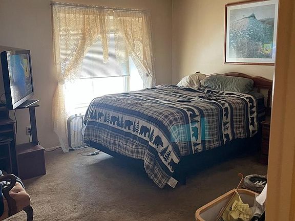 3rd image of 26 Oakmont Pl