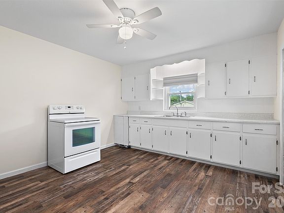 5th image of 34 Stephens Rd