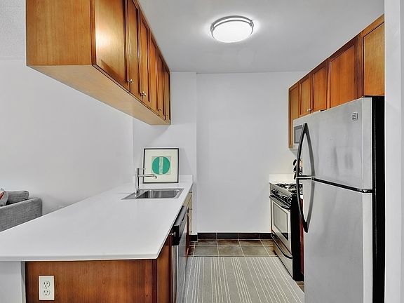 5th image of 373 Wythe Ave APT 6H