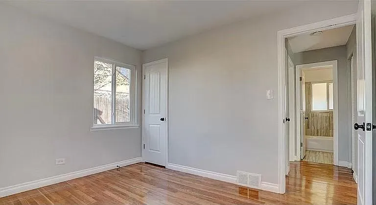 3320 Dexter St — Photo 7