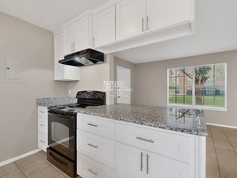 8024 Cambridge Cir — Photo 13