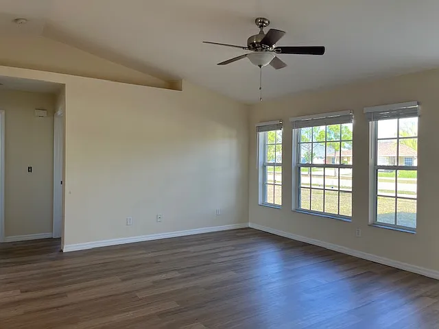 3 bed, 2.0 bath, 1210 sqft, $1,795 — Photo 4