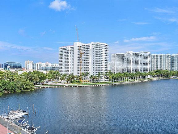 3rd image of 18081 Biscayne Boulevard #701