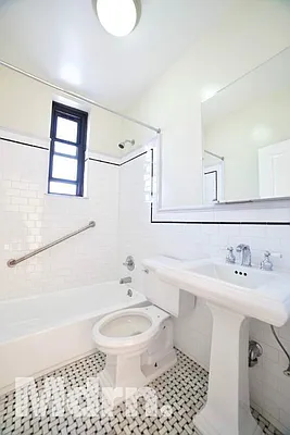 Rented by Mdrn Residential | media 10