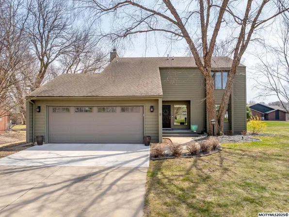 11 Boulder Rd, Mason City, IA 50401