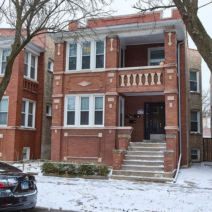 1st image of 3322 W Wilson Ave
