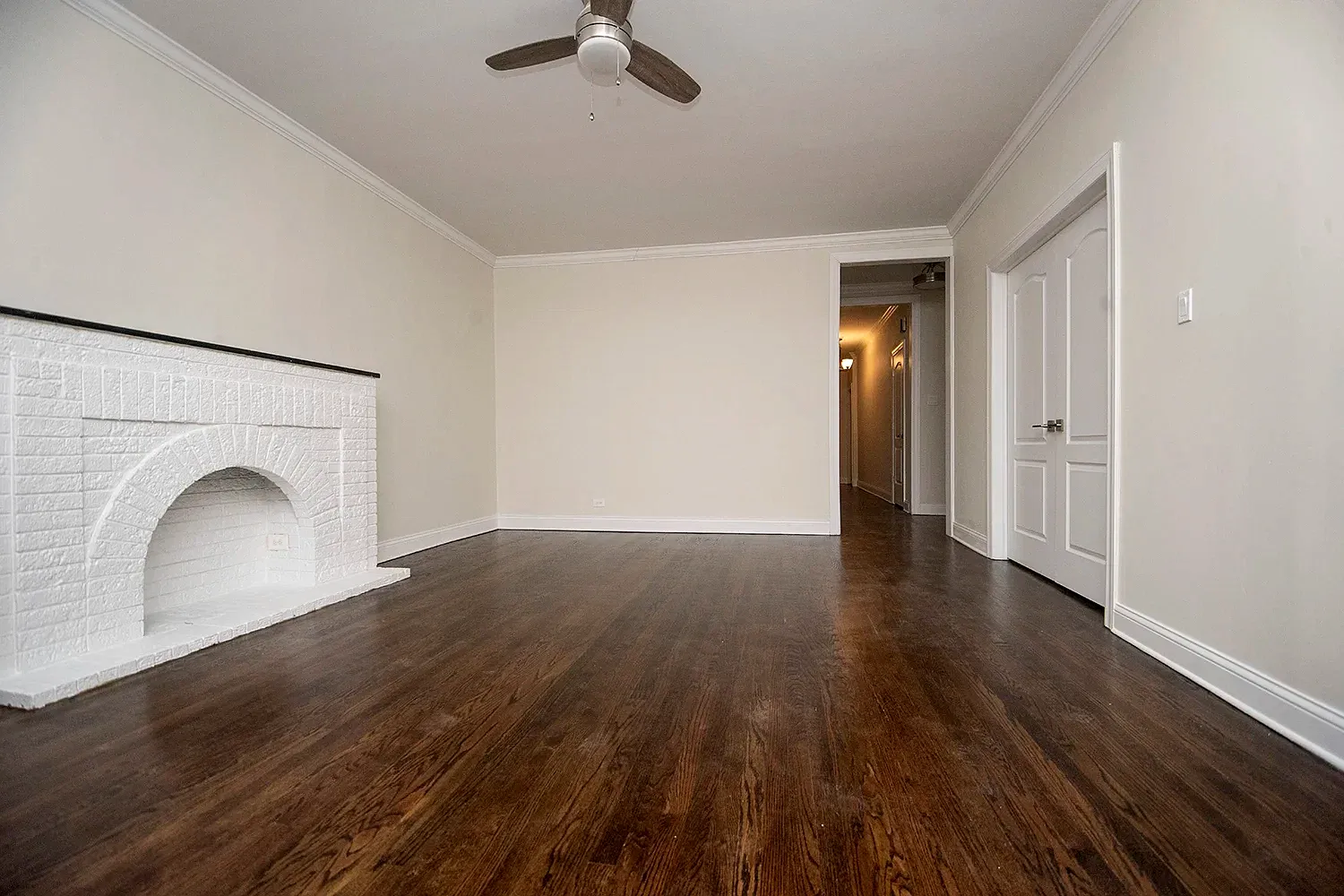 3 bed, 1.0 bath, 1050 sqft, $2,745 — Photo 2