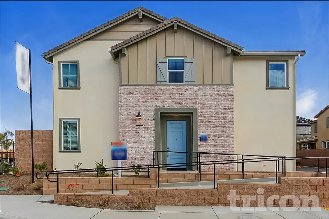 3 bed, 2.5 bath, 1524 sqft, $3,289 — Photo 1