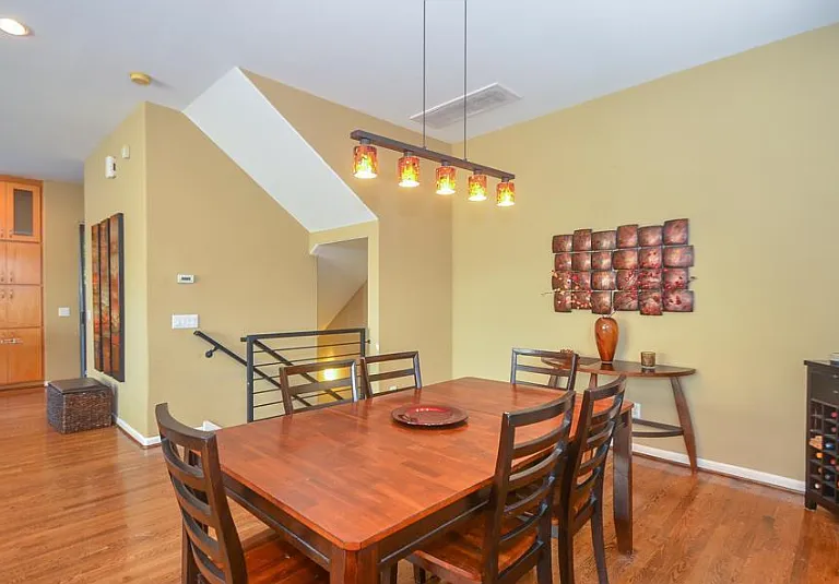 3010 Caroline St — Photo 12