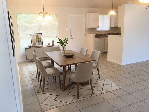 3rd image of 4719 Rivertree Ln