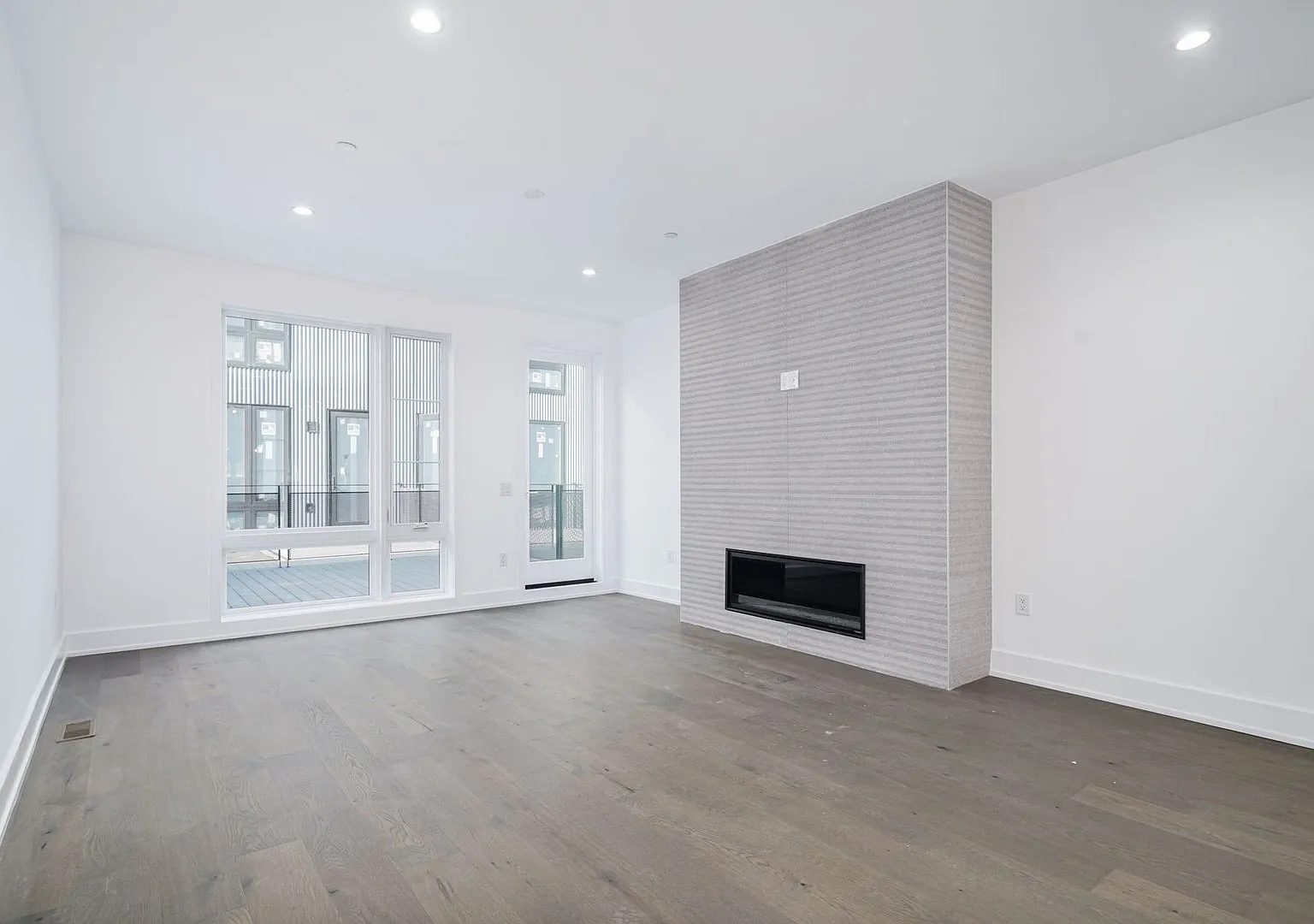 New Construction Rental. Located In "Booming" Old Kensington — Photo 3