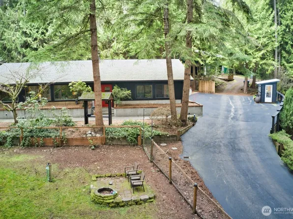 2041 Ptarmigan Lane NW, Poulsbo, WA 98370