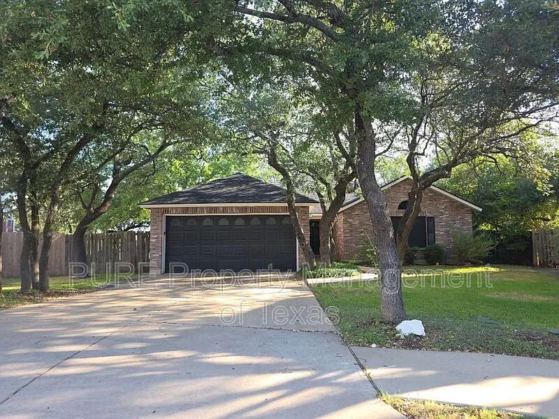 3 bed, 2.0 bath, 1912 sqft, $2,095 — Photo 2