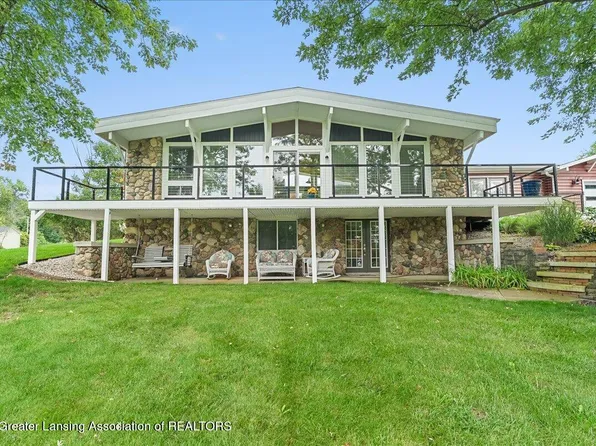 6729 Highland Dr, Laingsburg, MI 48848