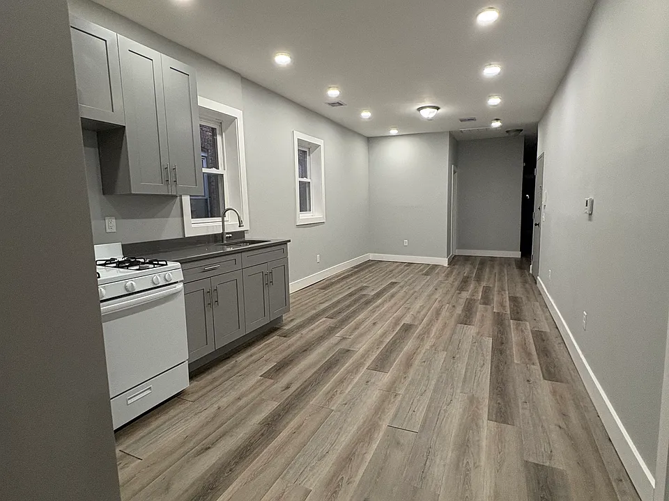 186 Hawthorne Ave #3LL