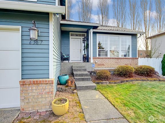 3rd image of 6507 58th Drive NE