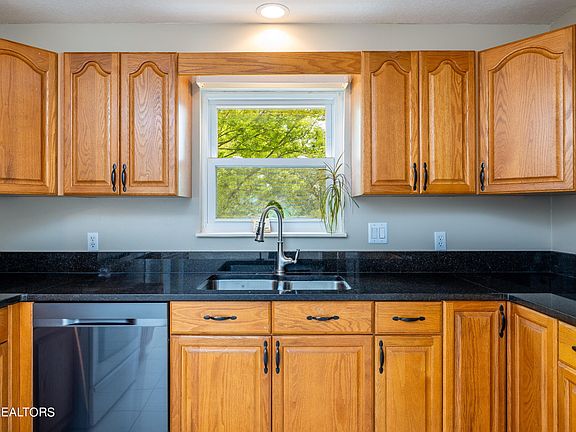 2nd image of 1043 Summerfield Dr