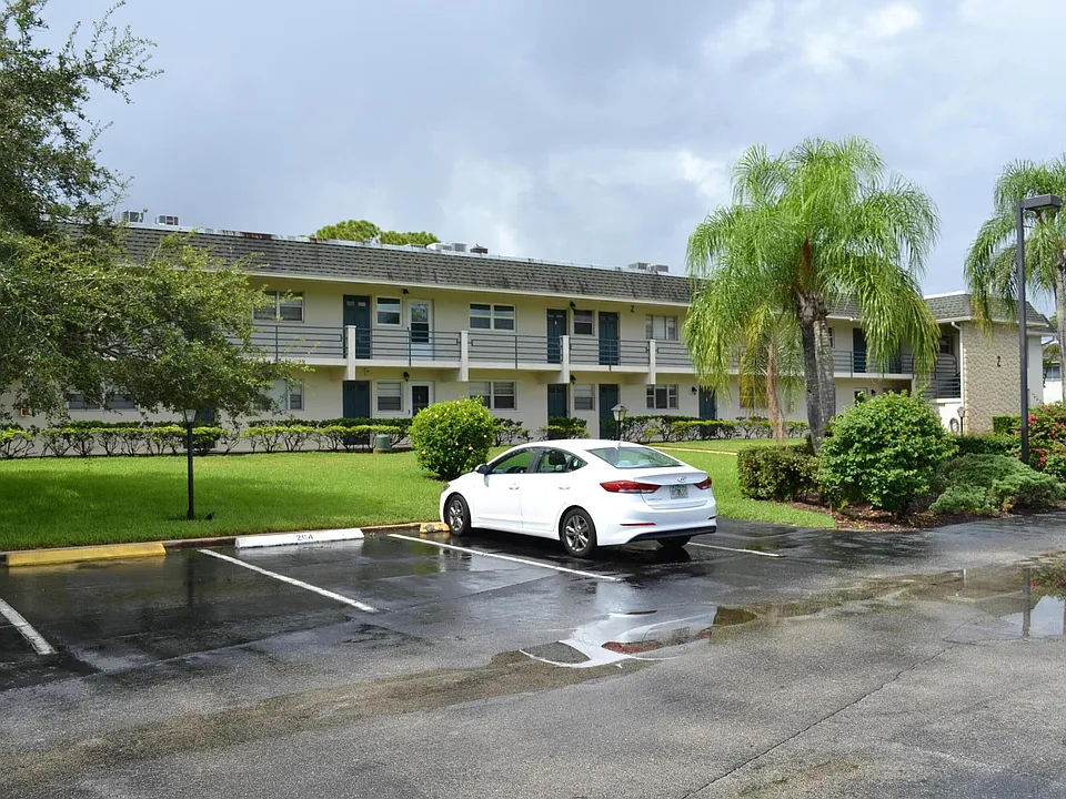 1900 S Kanner Hwy #2-106