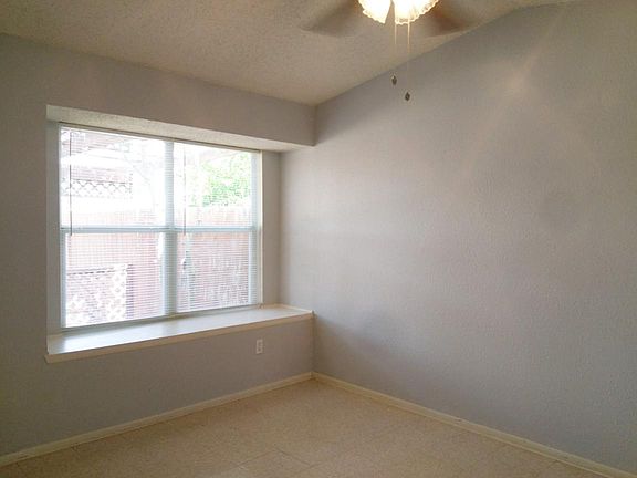 4th image of 2527 Corian Glen Dr