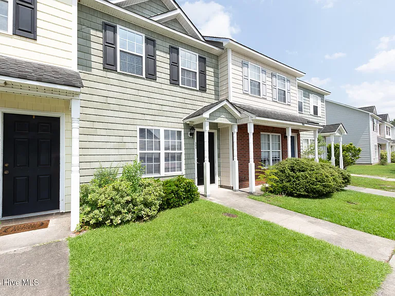 304 Bridgewood Dr — Photo 4