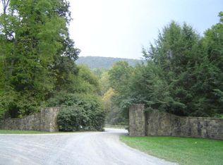 26 Hawthorne Valley Dr, Slatyfork, WV 26291