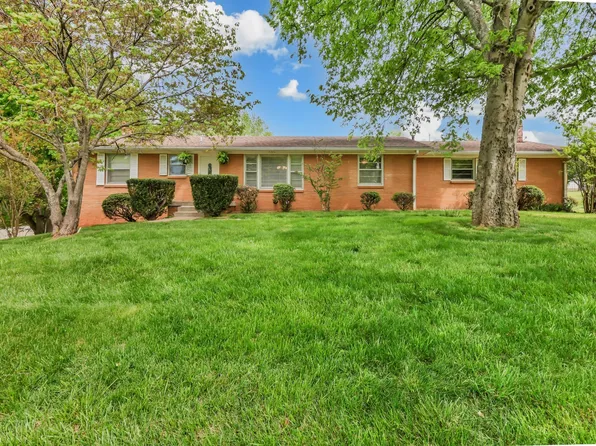 1311 Oak Hill Dr, Clarksville, TN 37040