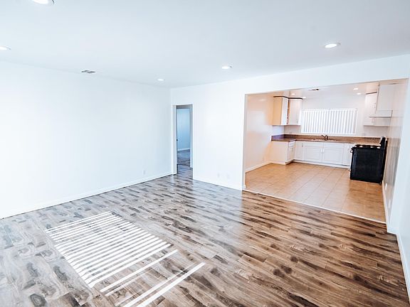 4th image of 12149 Burbank Blvd APT 4