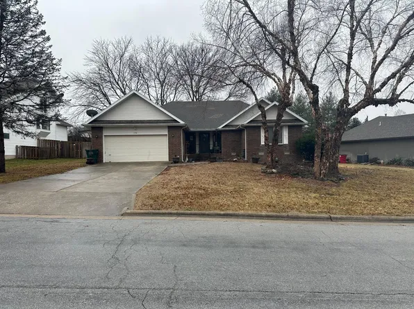 1376 E Burntwood Street, Springfield, MO 65803