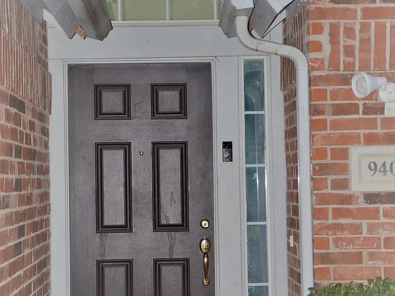 9401 Preston Trl — Photo 10
