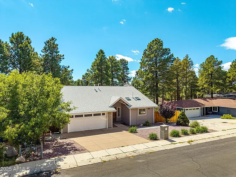 1535 E Appalachian Rd — Photo 3