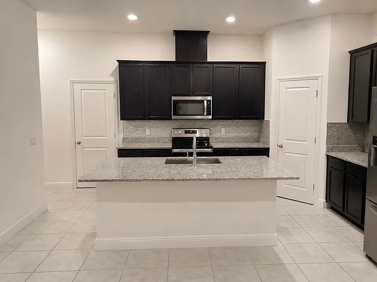 10313 Austrina Oak Loop — Photo 2
