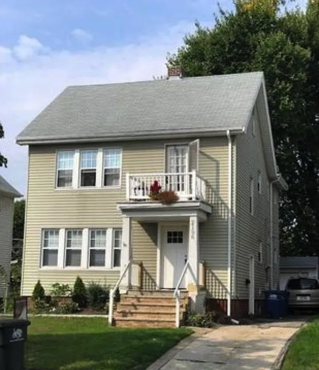 2196 Elbur Ave #UPSTAIRS