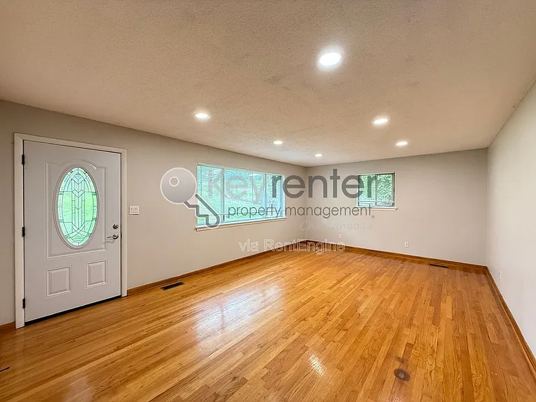 4630 Sherry Ln — Photo 7